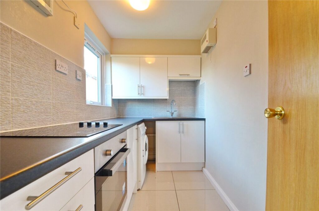 Flat Handford Way in Cadbury Heath