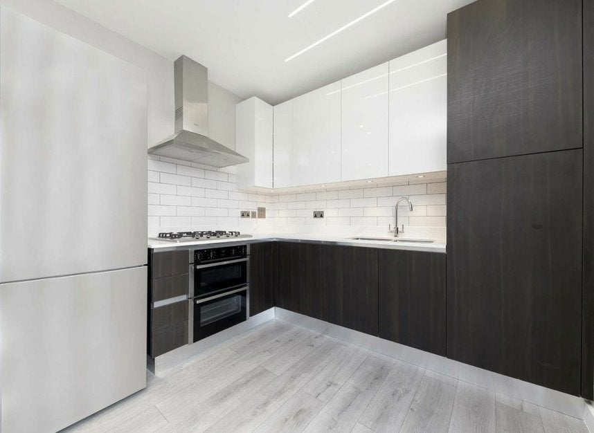 Flat The Ridgeway in Greater London
