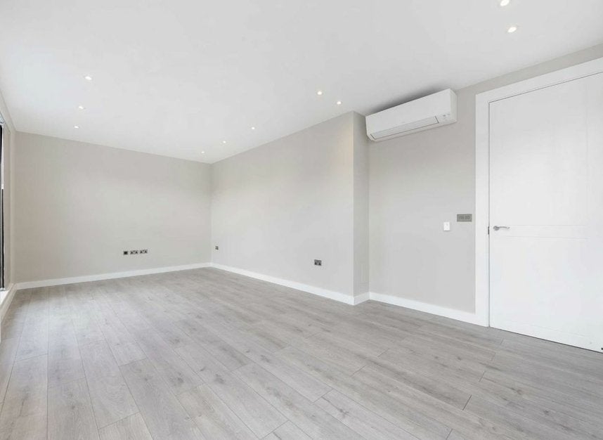 Flat The Ridgeway in Greater London