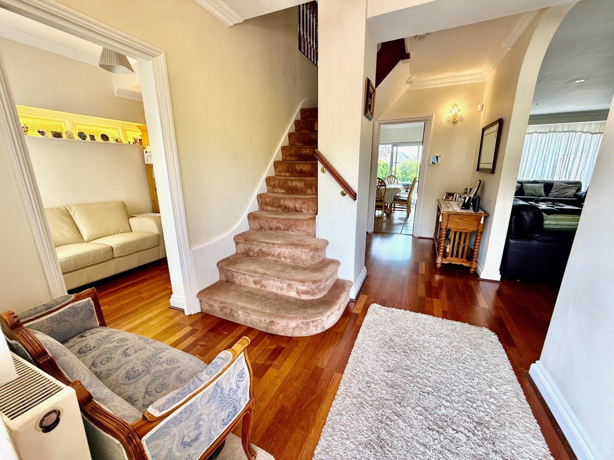 House Langside Crescent in Greater London