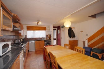 Room Hurry Close in Greater London