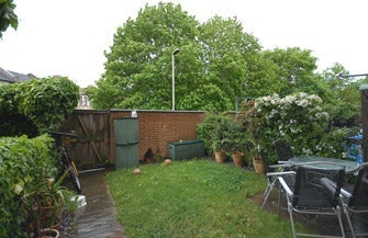 Room Hurry Close in Greater London