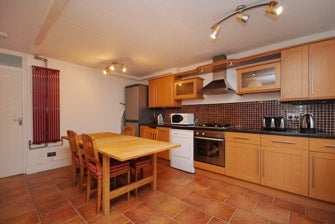 Room Hurry Close in Greater London