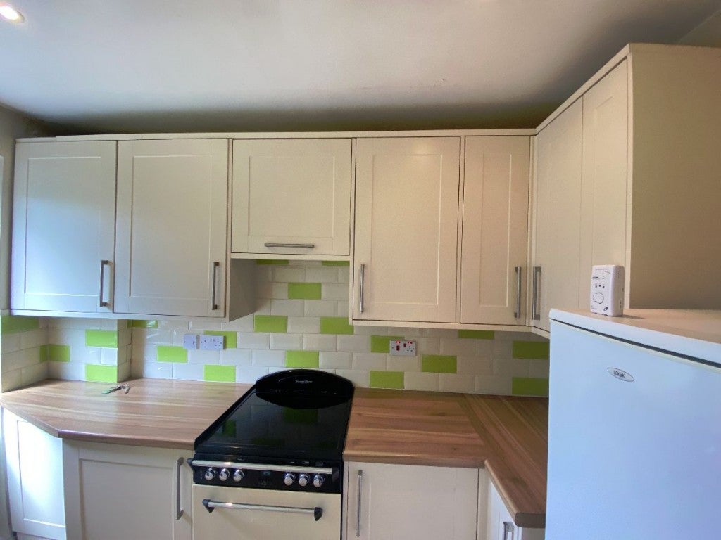 Flat Errol Gardens in Greater London