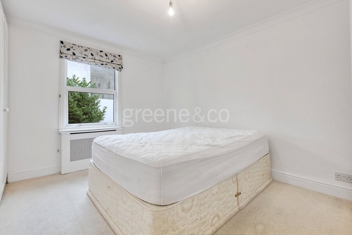 Flat Saltram Crescent in City of Westminster