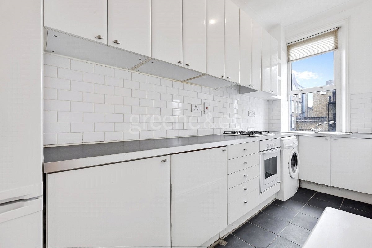 Flat Saltram Crescent in City of Westminster