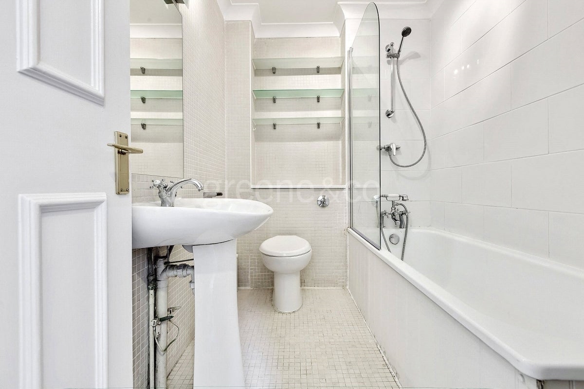 Flat Saltram Crescent in City of Westminster