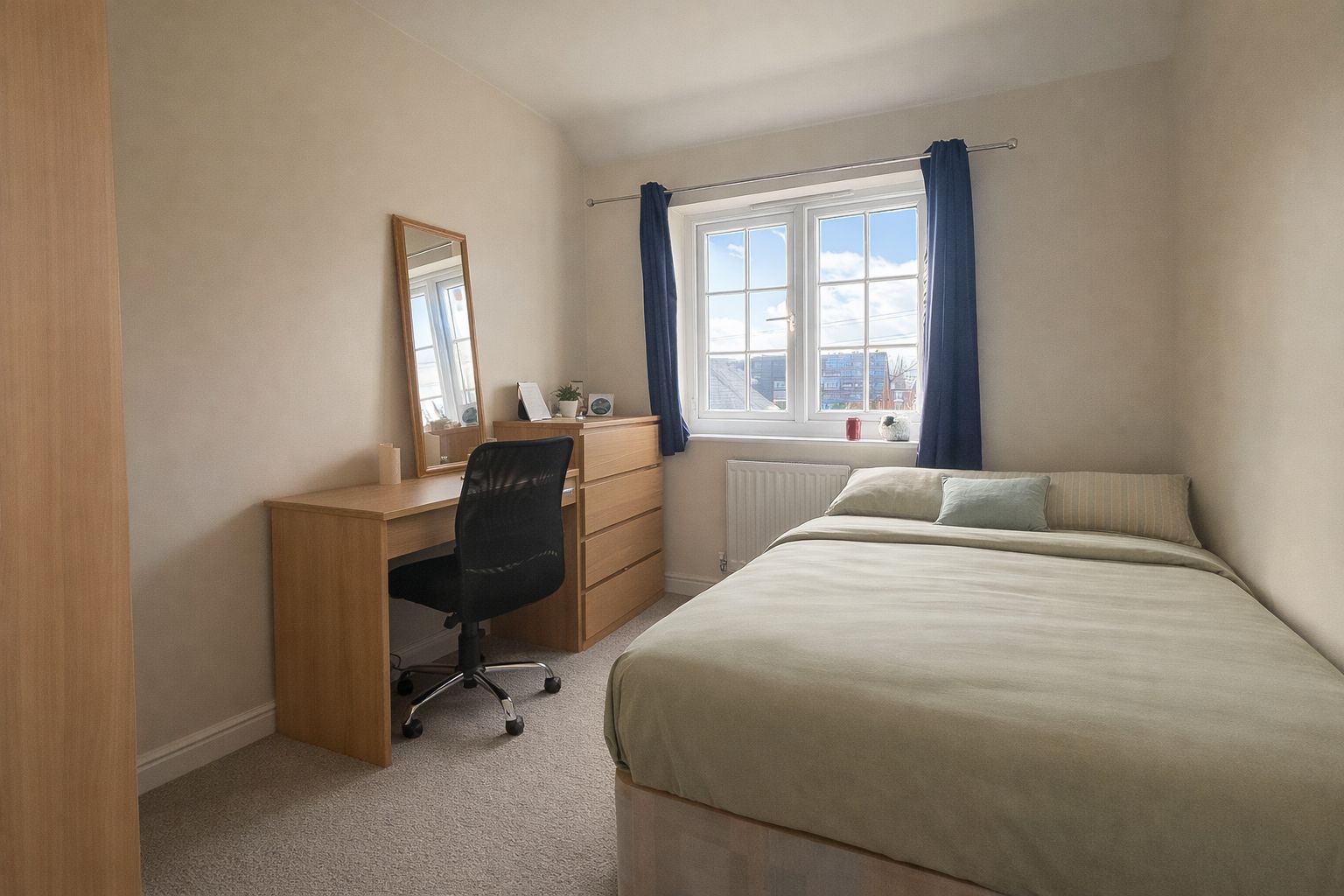 Room Great Clover Leaze in Harry Stoke