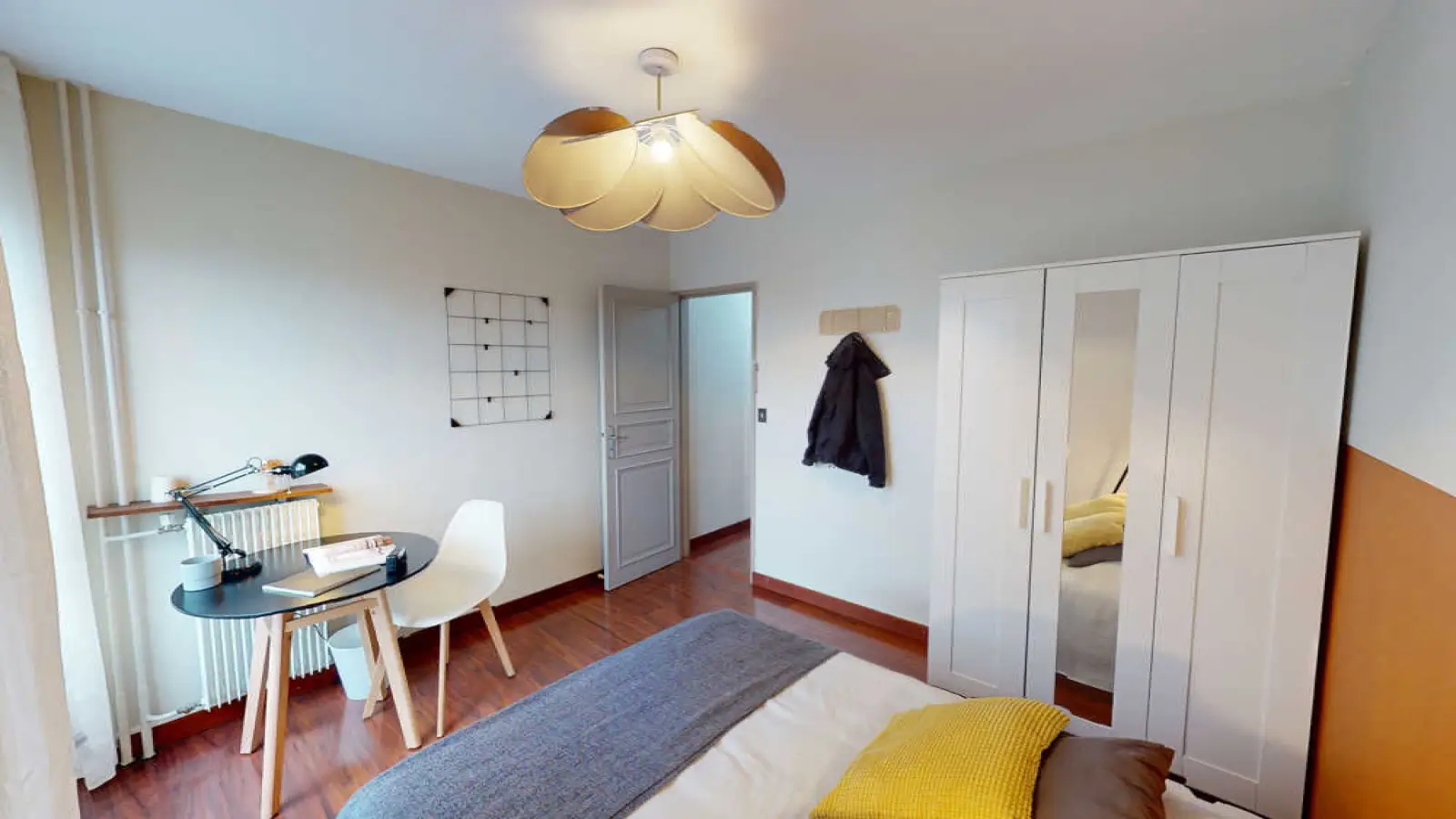 Chambre Rue Villebois-Mareuil à Courbevoie