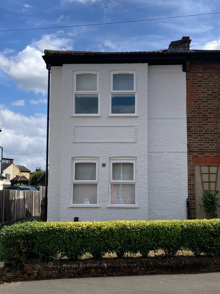 Flat Leatherhead Road in Mole Valley