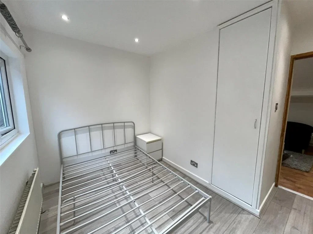 Flat Ashburnham Road in Luton