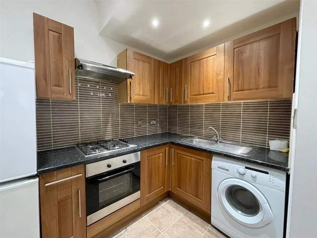 Flat Ashburnham Road in Luton