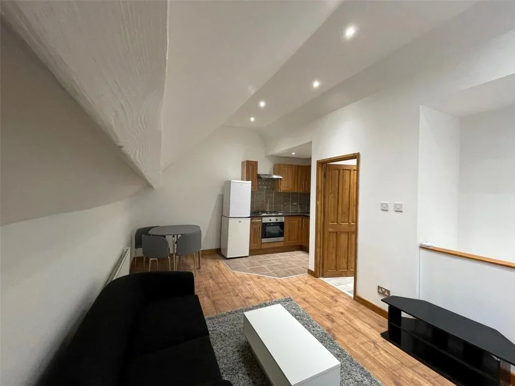 Flat Ashburnham Road in Luton