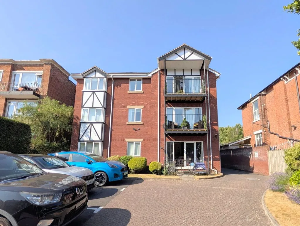 Flat Alexandra Road in Southport