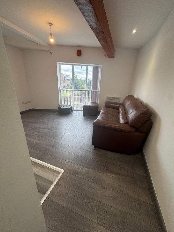 Flat Oldham Road in Failsworth