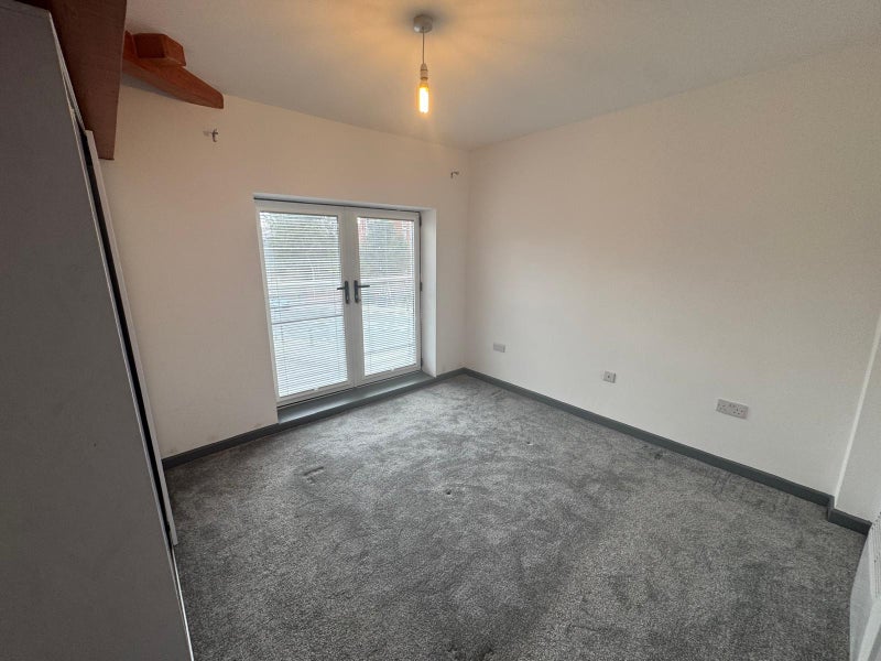 Flat Oldham Road in Failsworth