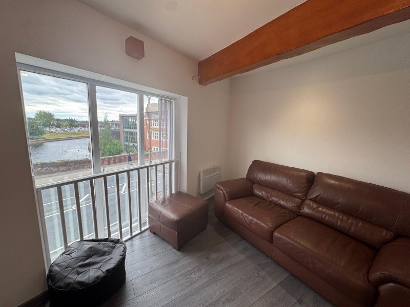 Flat Oldham Road in Failsworth