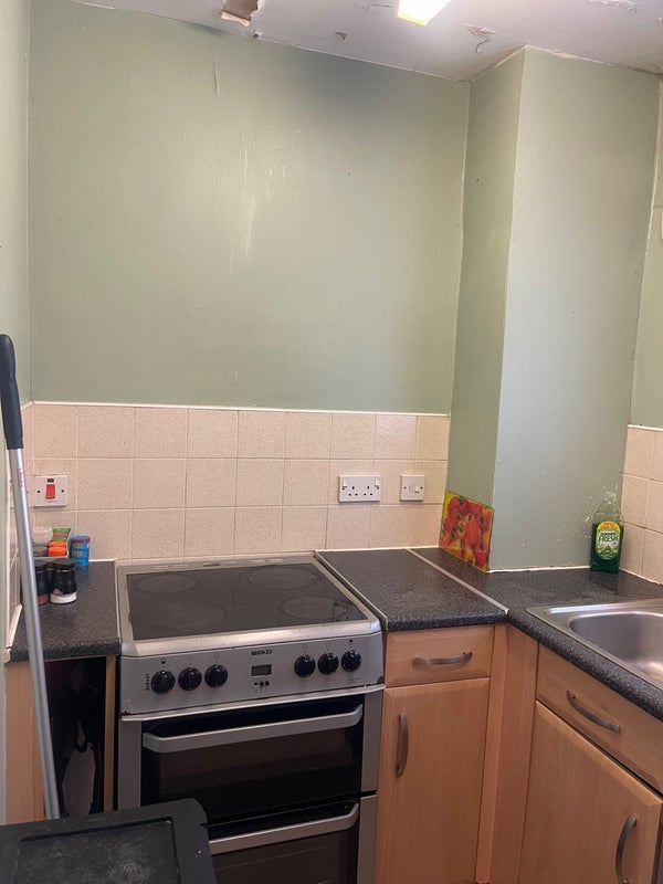 Room Lowedges Crescent in Sheffield