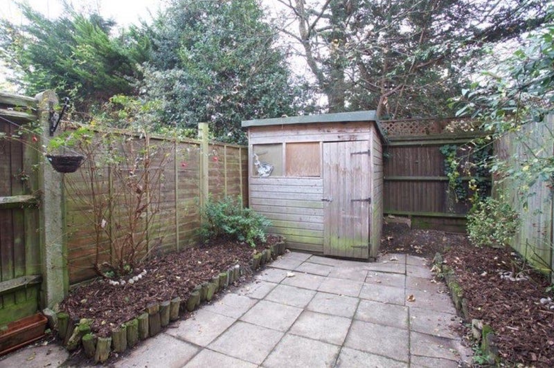Room Holm Oak Close in Greater London
