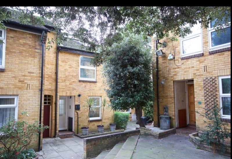 Room Holm Oak Close in Greater London