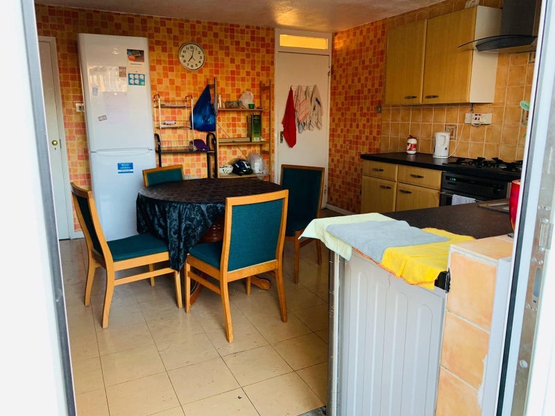 Room Leywick Street in Greater London