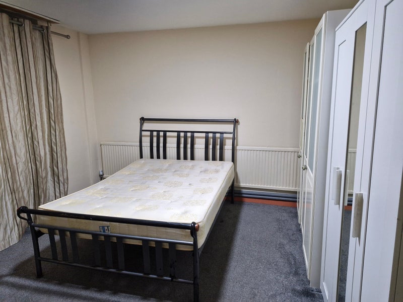 Room Leywick Street in Greater London
