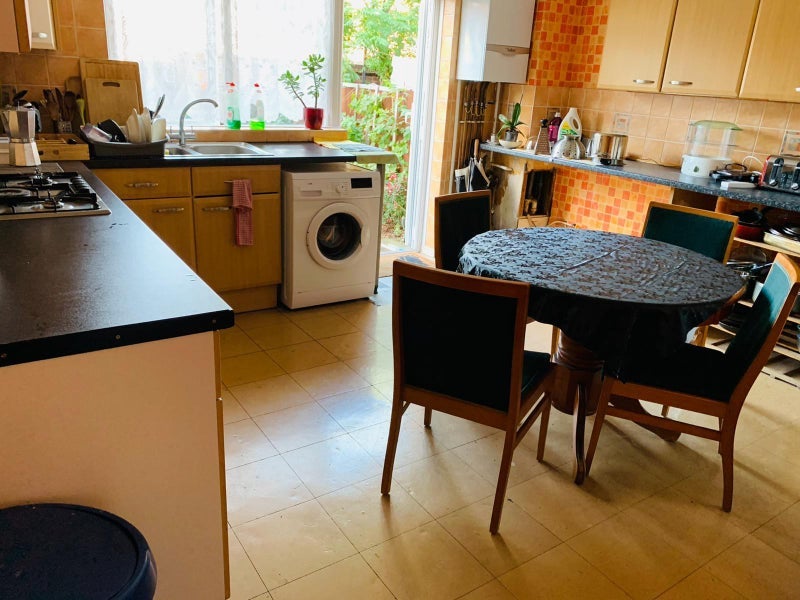 Room Leywick Street in Greater London