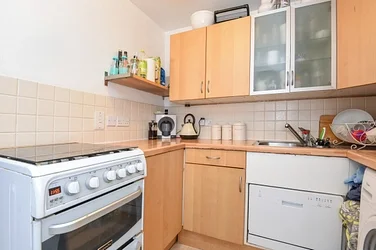 Flat Garratt Terrace in Greater London
