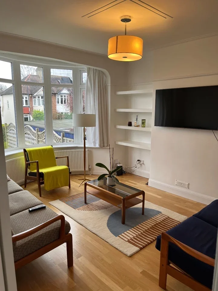 Room Cheriton Drive in Greater London