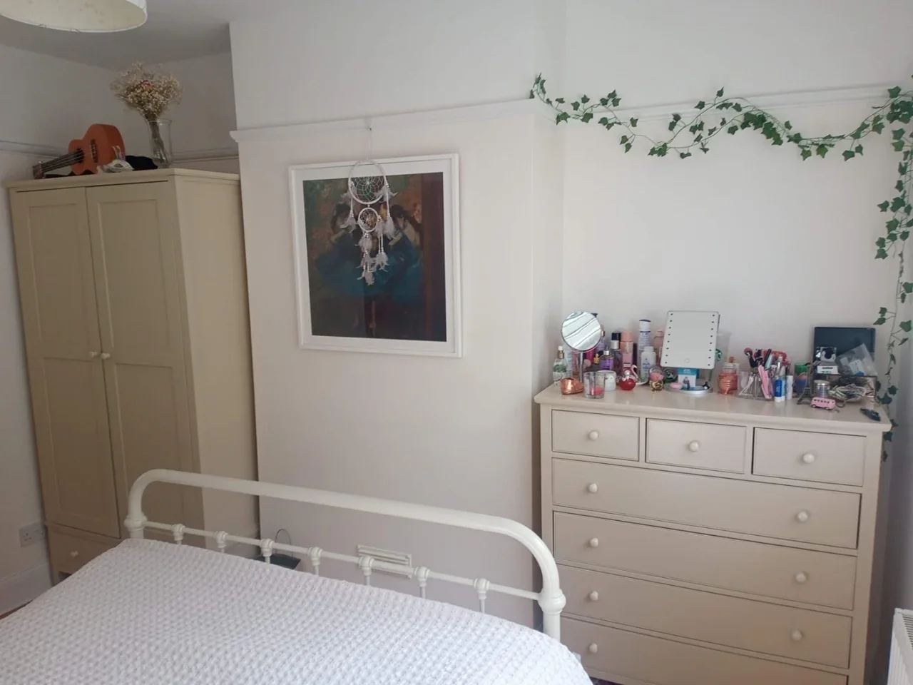 Room Cheriton Drive in Greater London