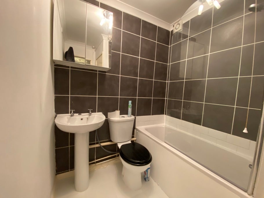 Flat Chantrell Court in Leeds