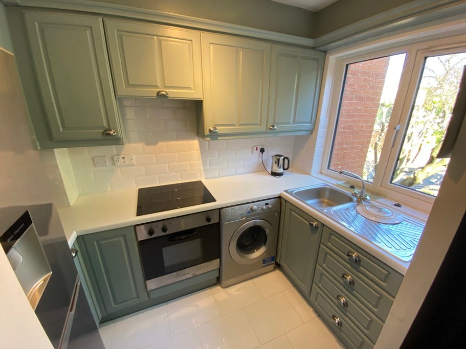 Flat Chantrell Court in Leeds