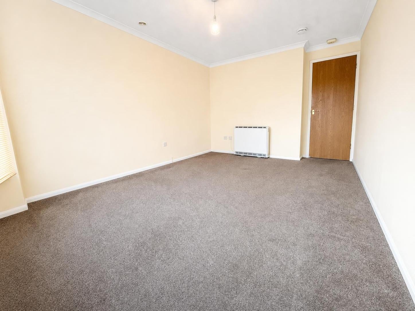 Flat Redmayne Drive in Chelmsford