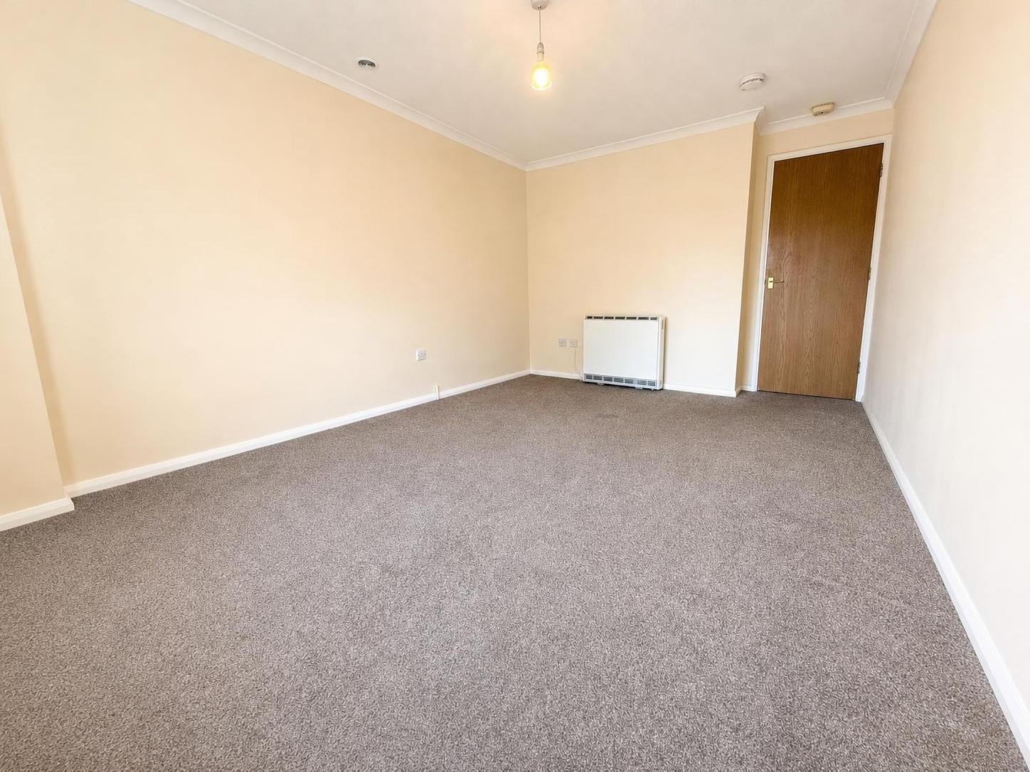 Flat Redmayne Drive in Chelmsford