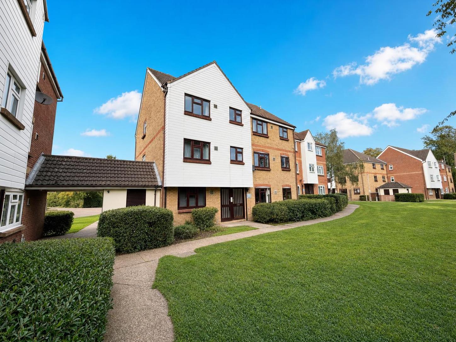 Flat Redmayne Drive in Chelmsford