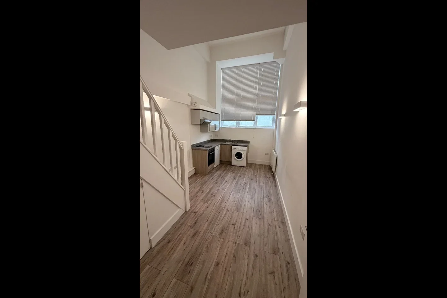Flat Fairweather Road in Greater London