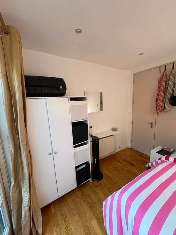 Room Hazlebury Road in Greater London