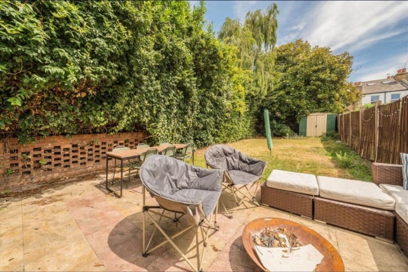 Room Melbourne Avenue in Greater London