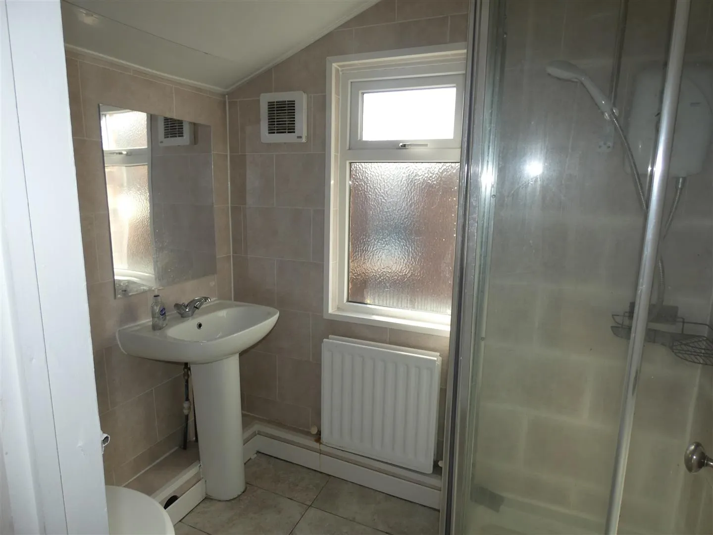Flat Biddlestone Road in Newcastle upon Tyne