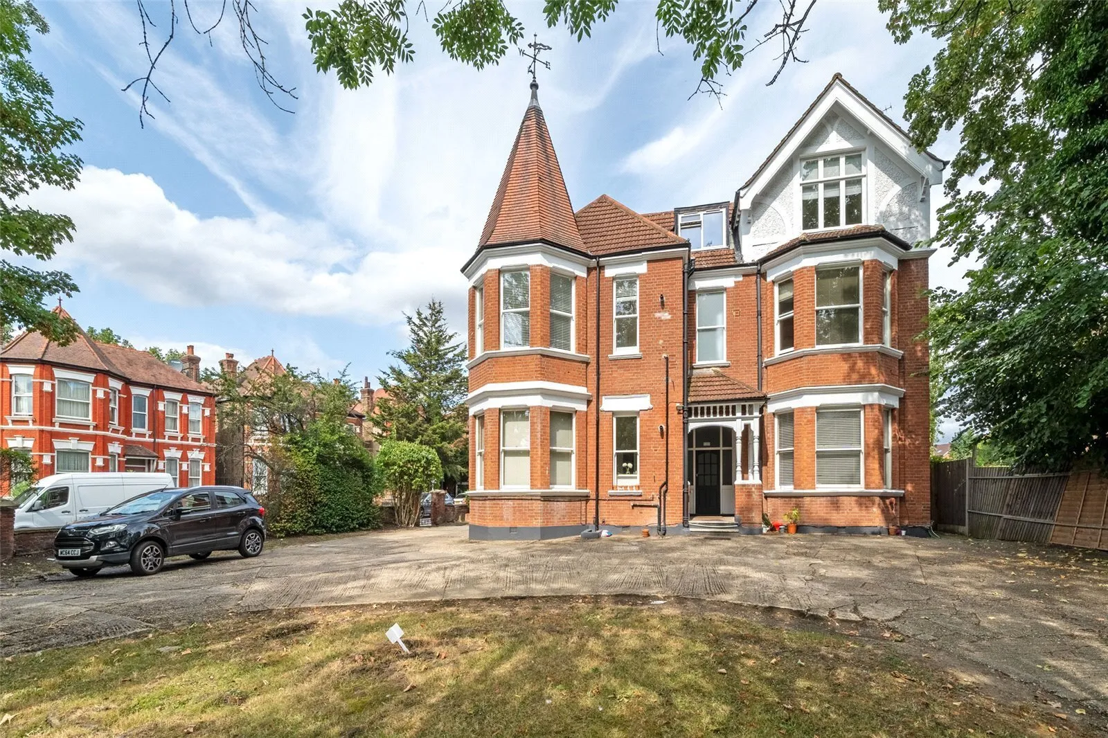Room Willesden Lane in Greater London