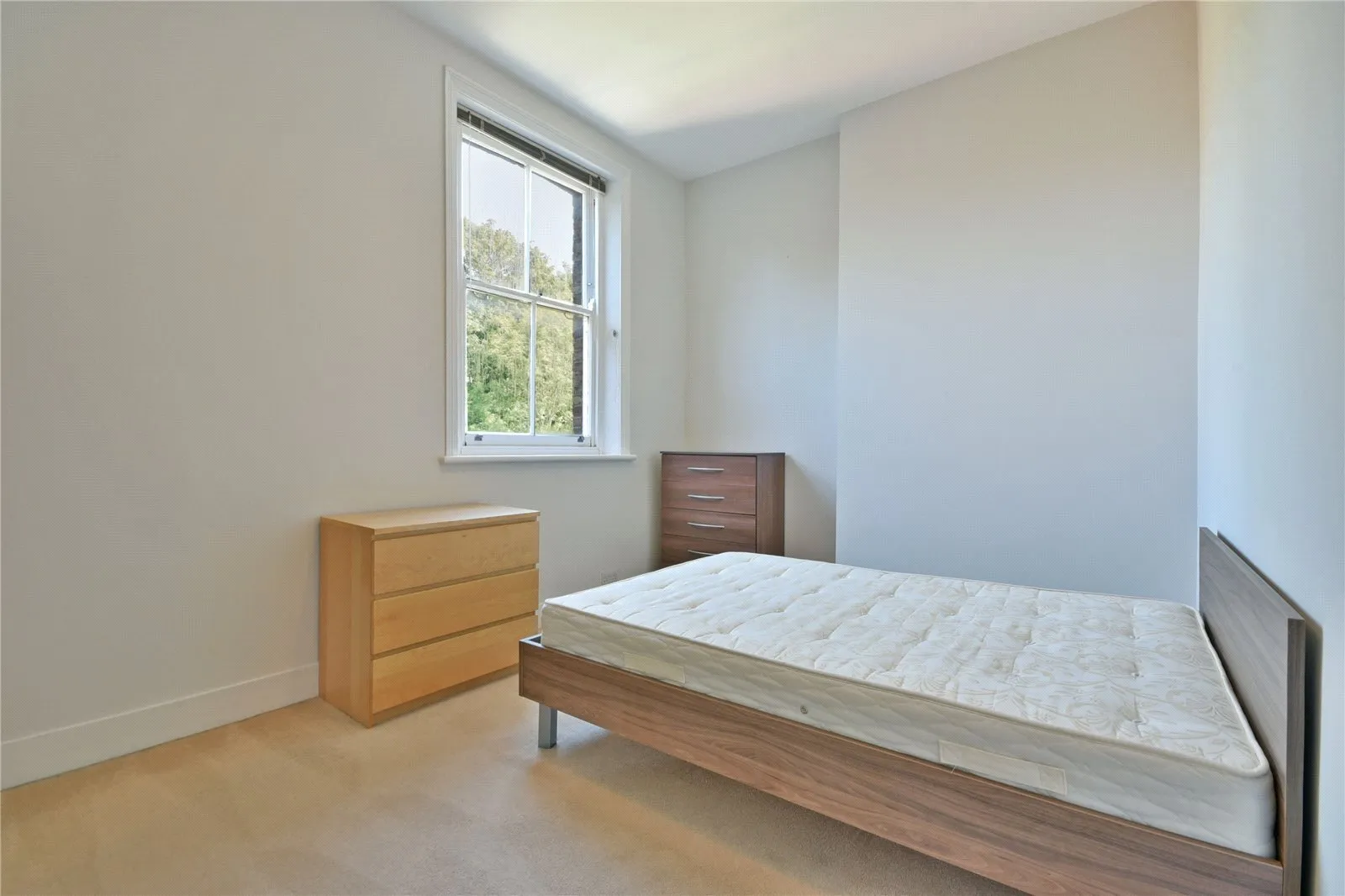 Room Willesden Lane in Greater London