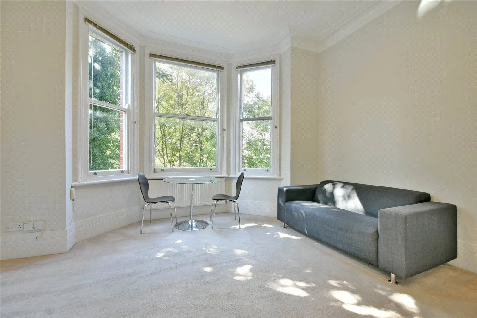 Room Willesden Lane in Greater London
