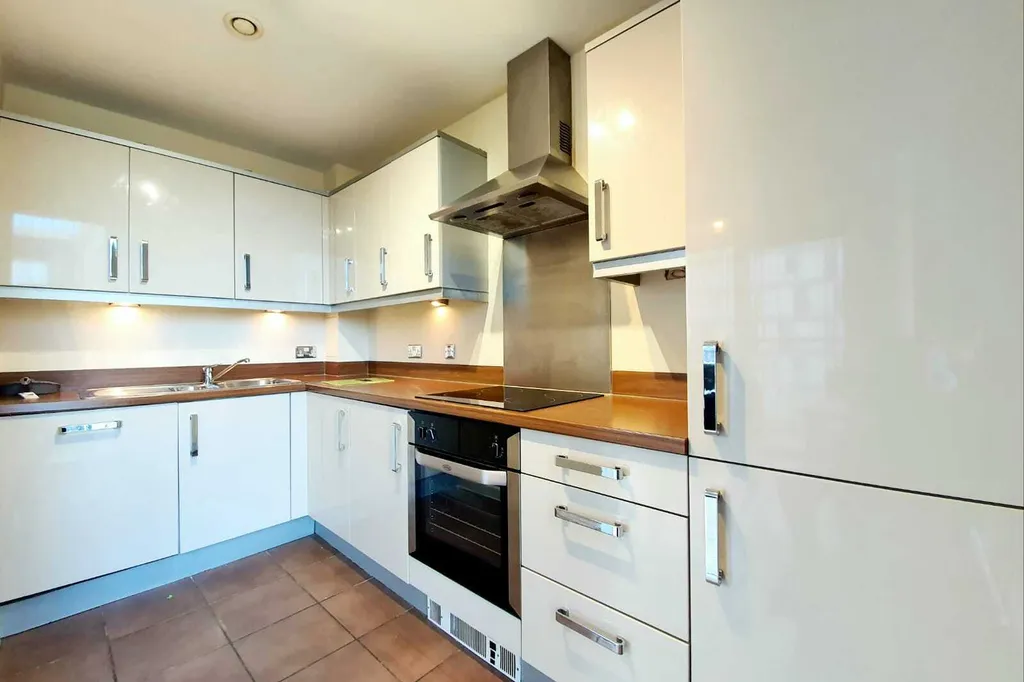 Flat Holkham Walk in Milton Keynes