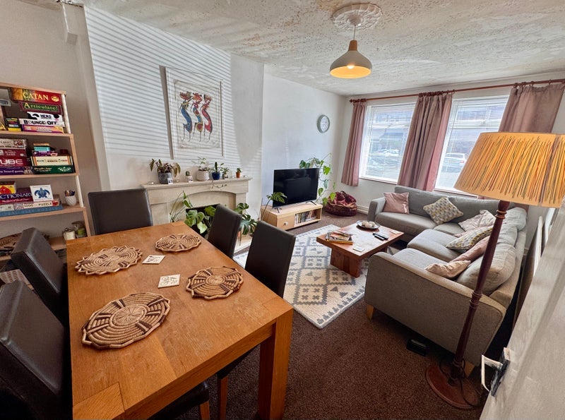 Room Raynes Road in Bristol