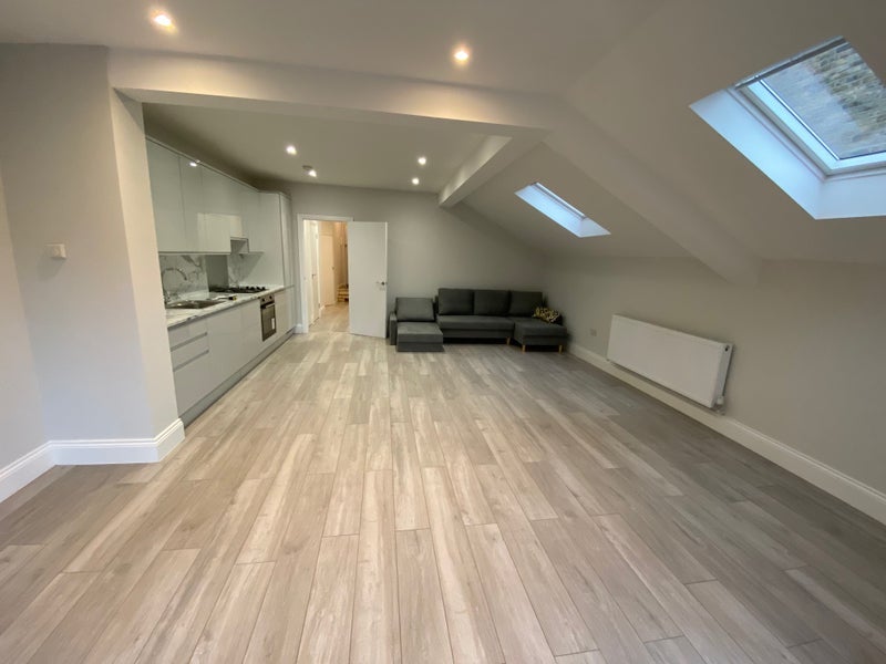 Flat Plympton Road in Greater London