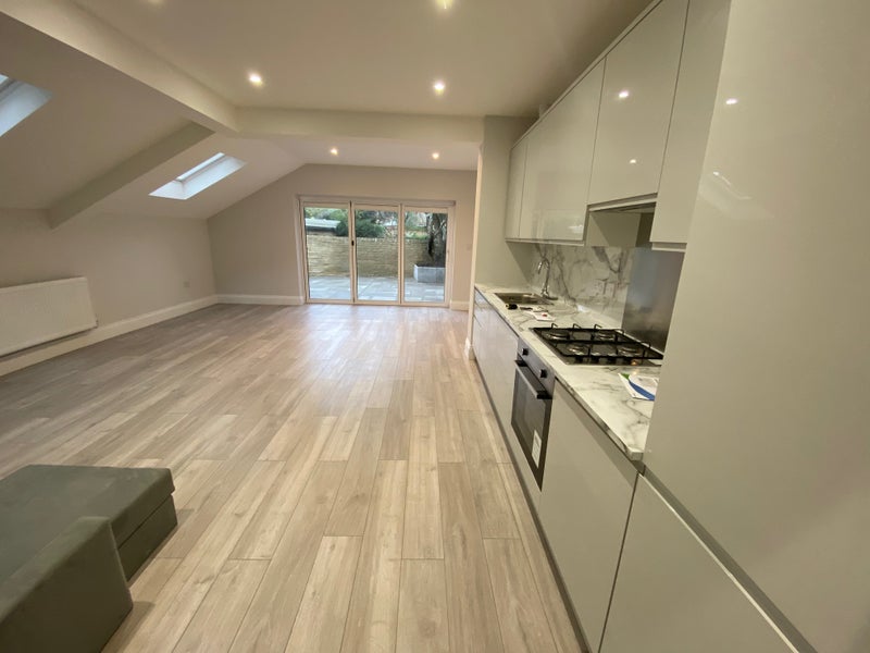 Flat Plympton Road in Greater London