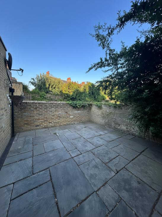 Flat Plympton Road in Greater London