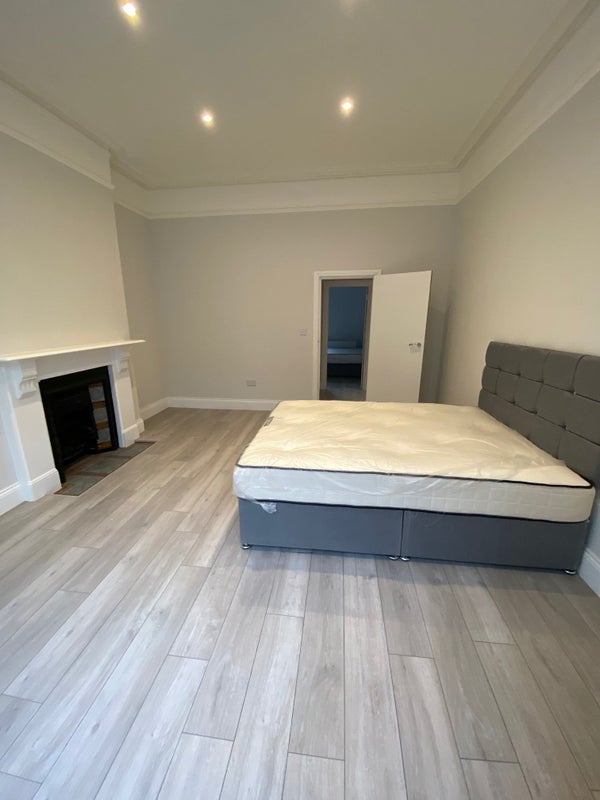 Flat Plympton Road in Greater London