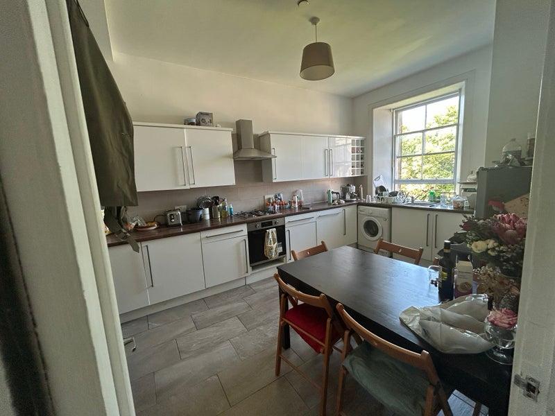 Room Comiston Gardens in City of Edinburgh
