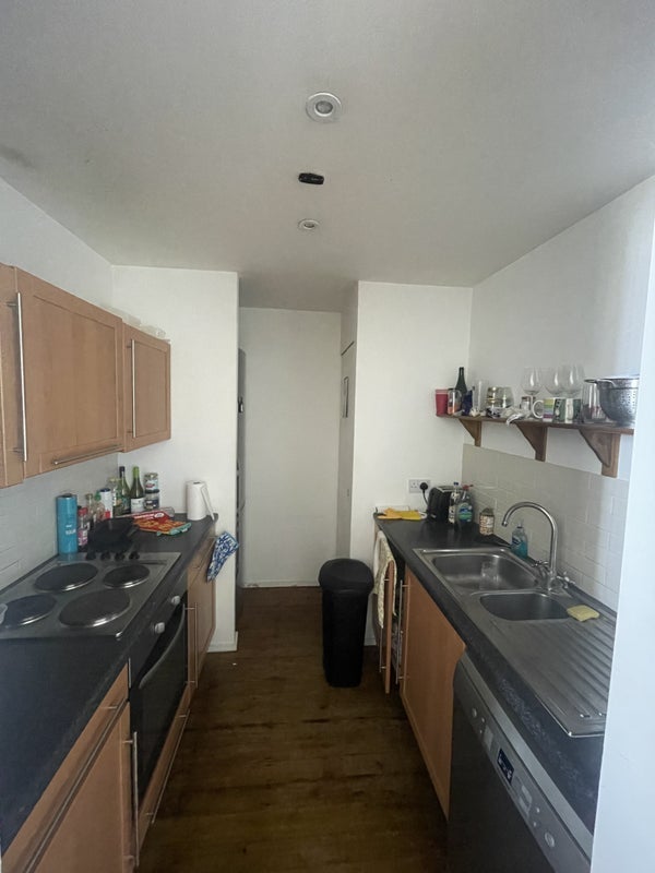 Room Akerman Road in Greater London